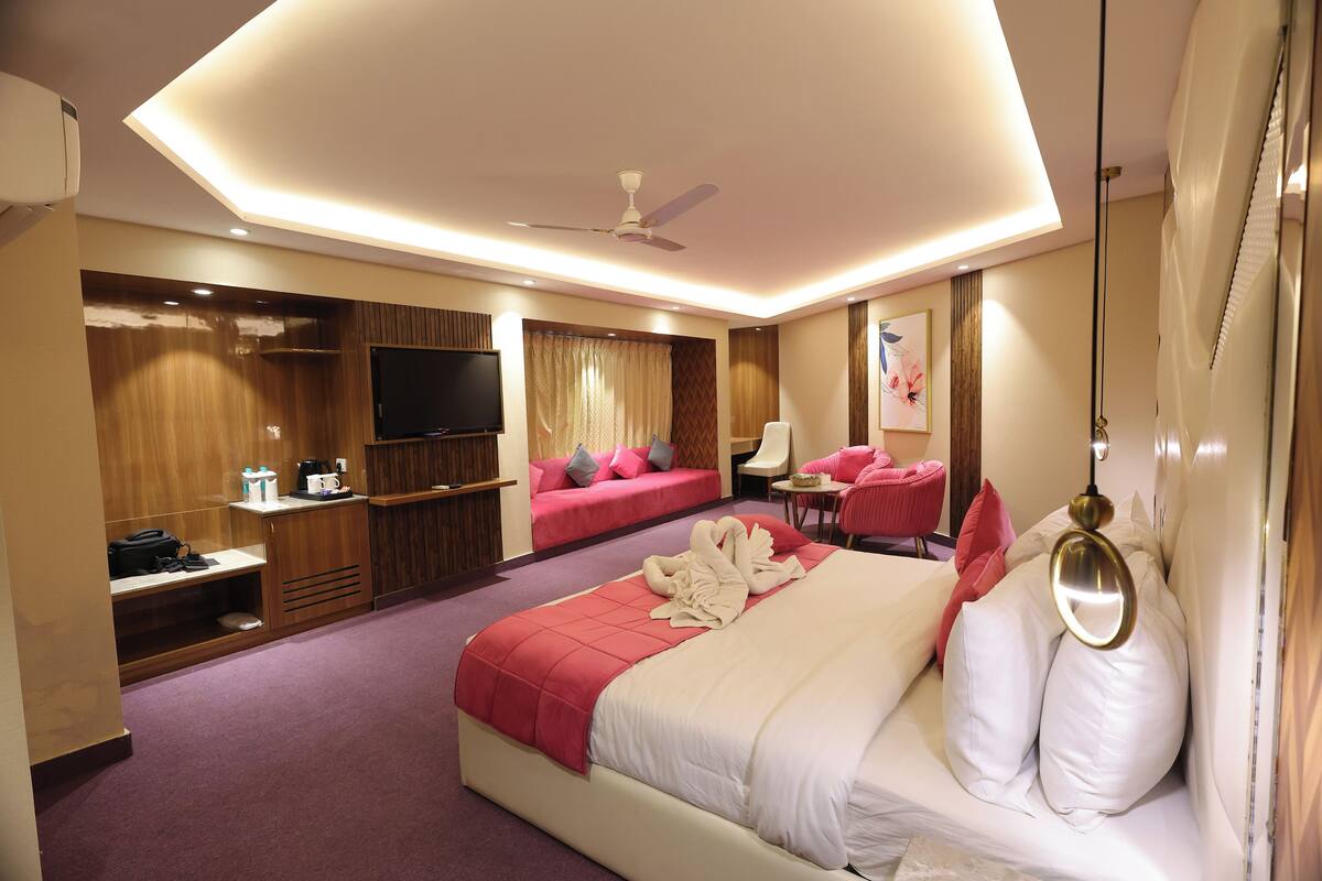 總統套房 (Presidential Suite with Airport Drop) | 1 間睡房、高級寢具、房內夾萬、書桌