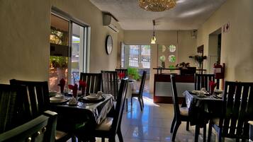 Desayuno inglés diario (NAD 70 por persona)