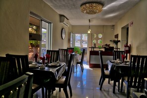 Daily English breakfast (NAD 70 per person) - Tilla's Guesthouse (Windhoek)