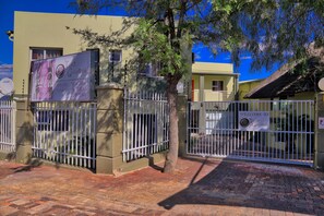 Front of property - Tilla's Guesthouse (Windhoek)