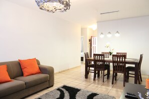 Departamento de lujo (Self-Catering ) | Área de sala de estar | Televisión 