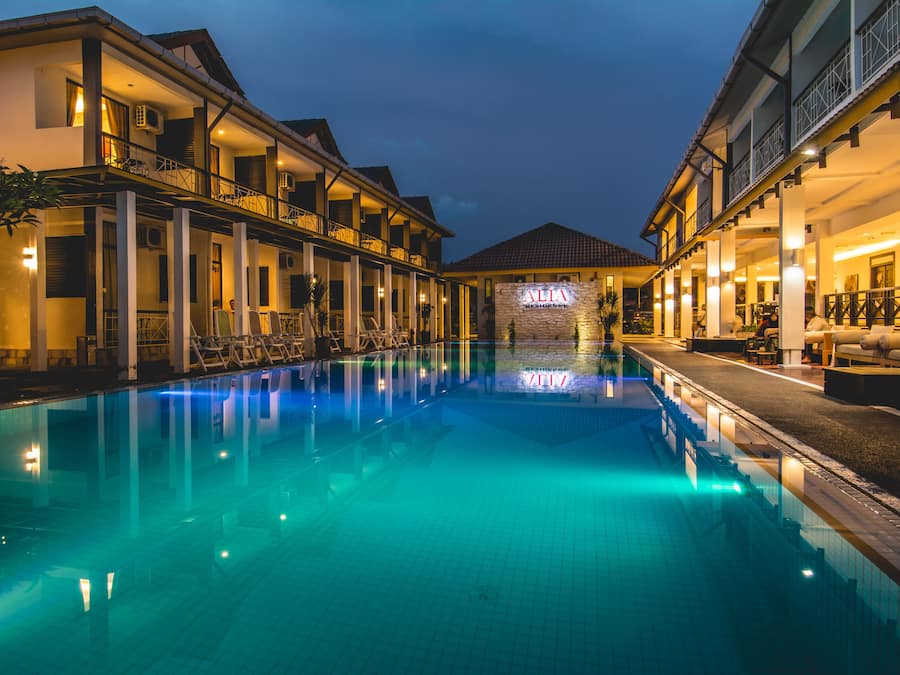 Outdoor pool, pool loungers