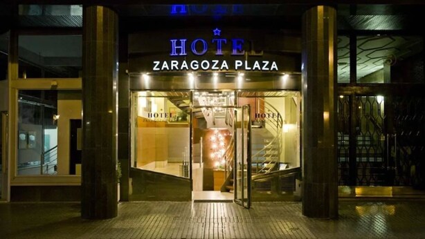 The exterior of the Hotel Zaragoza Plaza with a prominent entrance, glass doors, and a staircase leading to the lobby. - Hotel Zaragoza Plaza (San Sebastián)