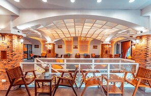 Breakfast, lunch, dinner served; Thai cuisine  - Vulcano Hotel Chiang Mai (Chiang Mai)