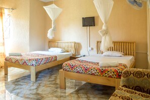 Kahden hengen deluxe-huone (yksi tai kaksi sänkyä) | 1 makuuhuone, tallelokero huoneessa, työpöytä, äänieristys