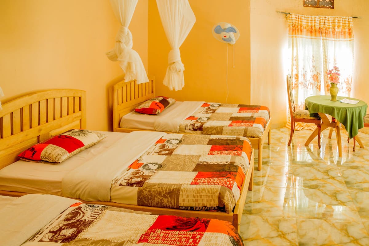 Standard Triple Room, Private Bathroom