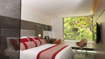 Superior Room, 1 King Bed | Premium bedding, minibar, in-room safe, desk