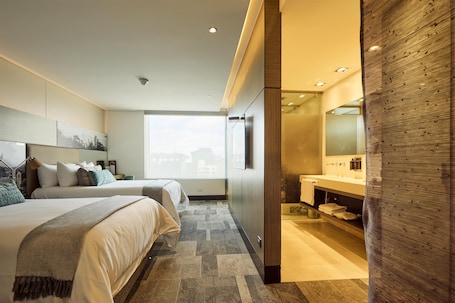 Premium bedding, minibar, in-room safe, desk