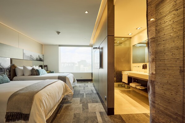 Luxe beddengoed, een minibar, een kluis op de kamer, een bureau