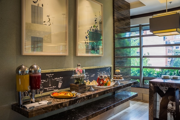 Daily buffet breakfast (COP 65000 per person)
