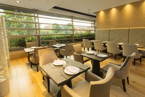 Daily buffet breakfast (COP 65000 per person)