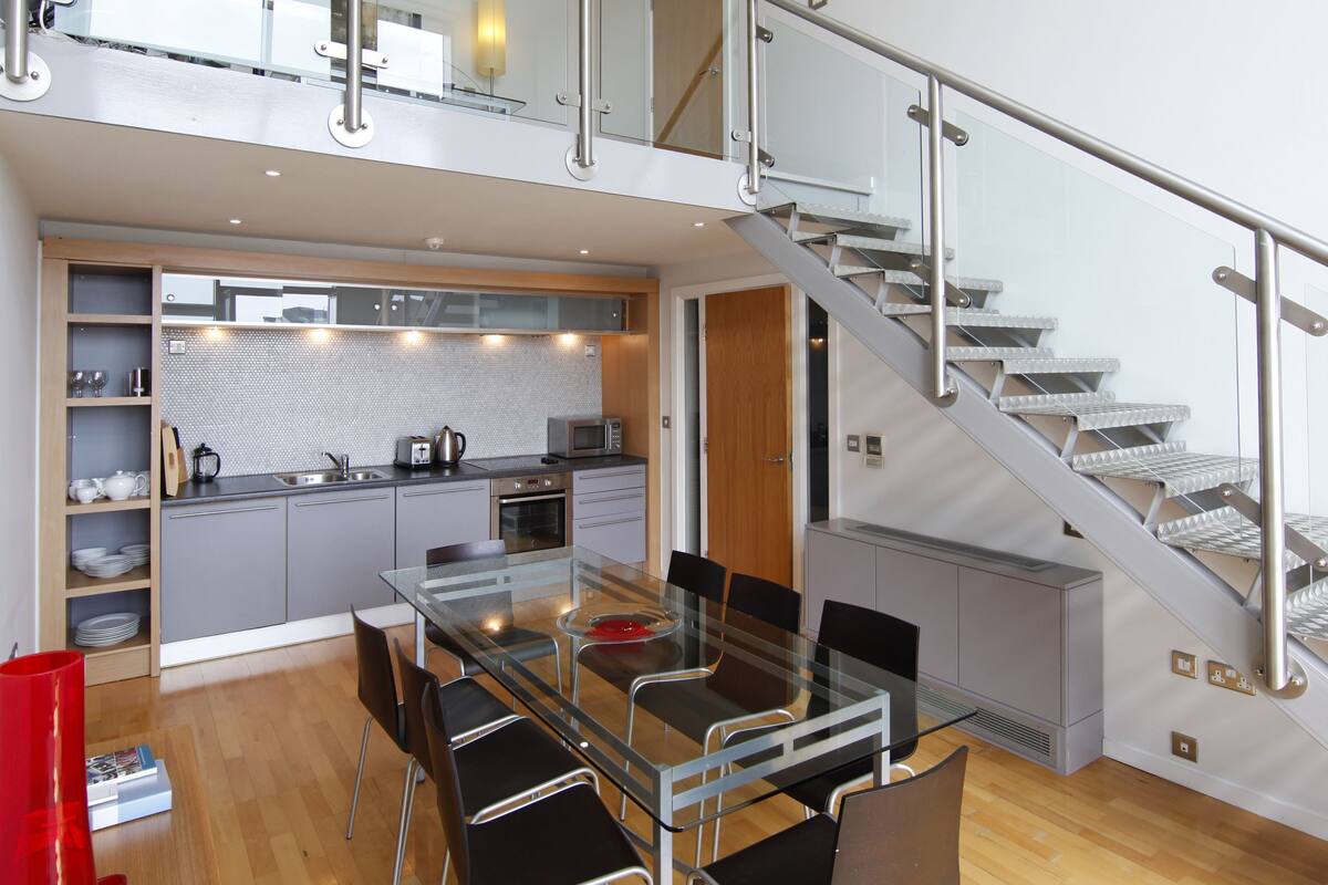 Club Apartment, 2 Bedrooms, Terrace, City View | Living area | Flat-screen TV