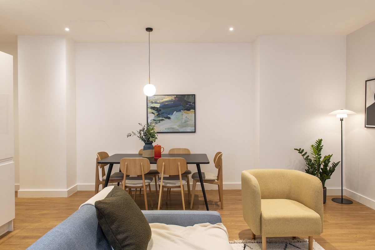 Two Bedroom apartment | Living area | 32-inch flat-screen TV with digital channels, TV