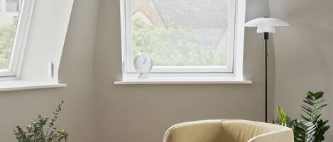 32-inch flat-screen TV with digital channels, TV