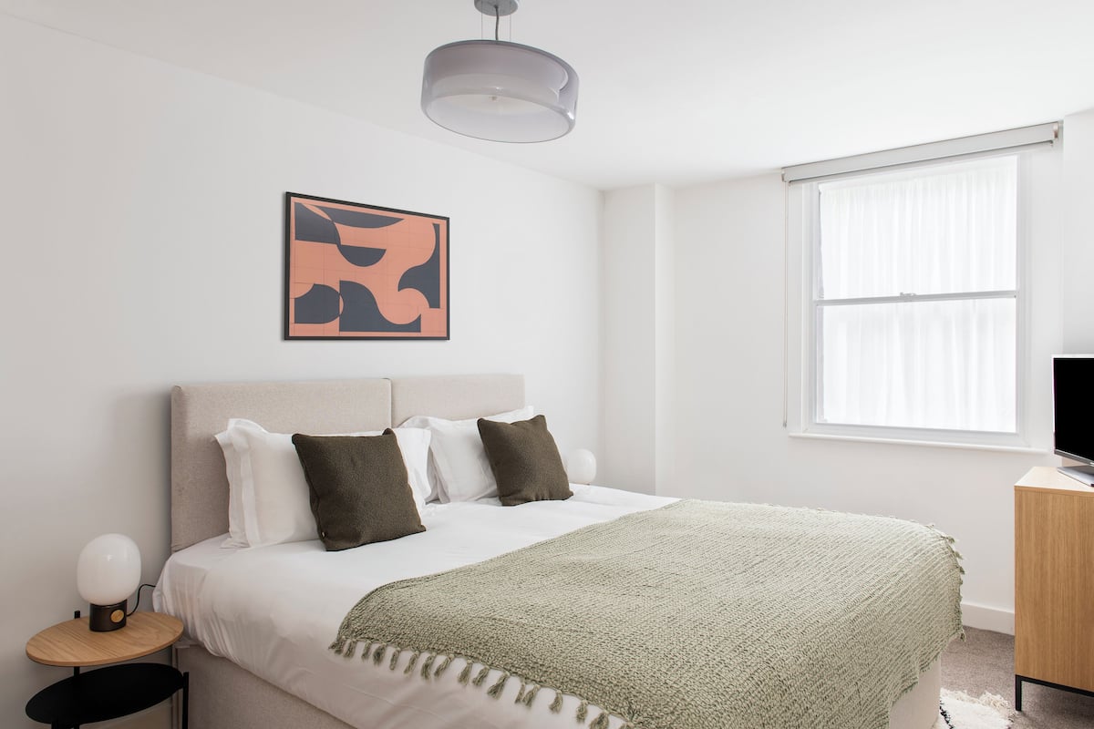 2 bedrooms, in-room safe, laptop workspace, iron/ironing board
