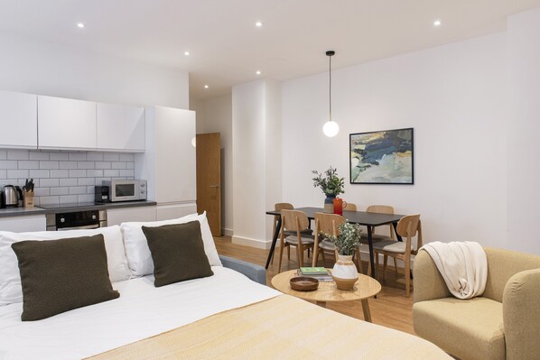 32-inch flat-screen TV with digital channels, TV