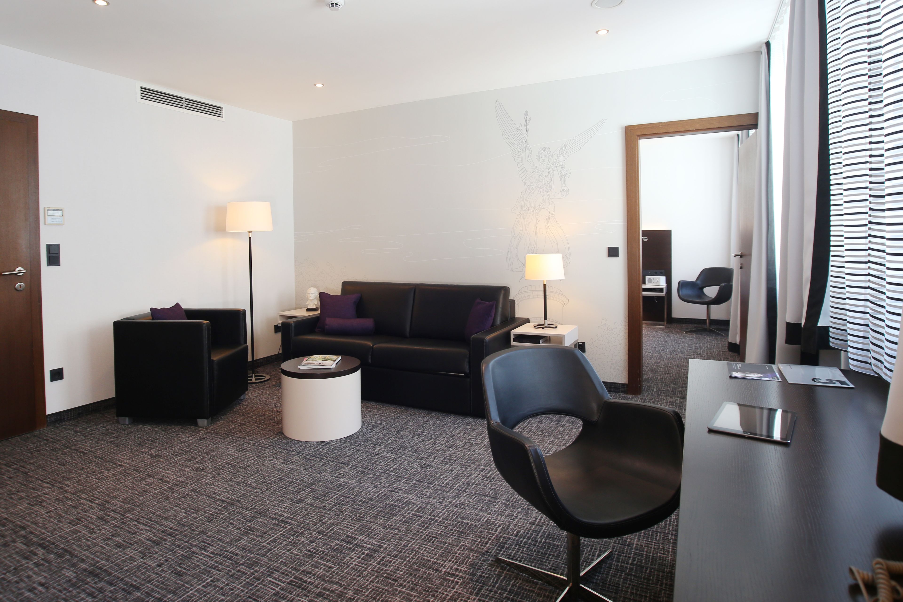 suite | 1 bedroom, egyptian cotton sheets, premium bedding, free minibar