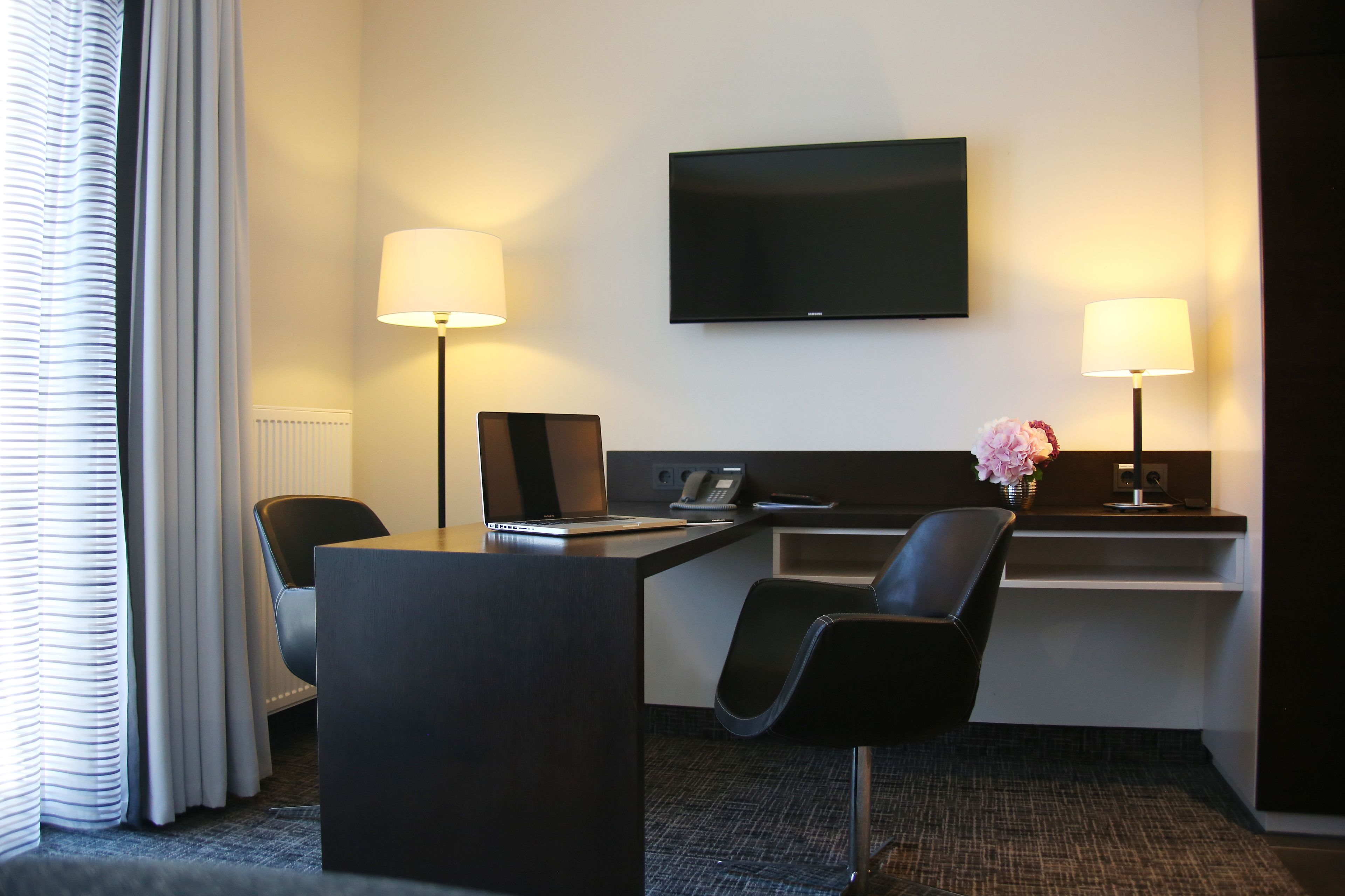 studio, 1 queen bed, balcony, city view | 1 bedroom, egyptian cotton sheets, premium bedding, free minibar