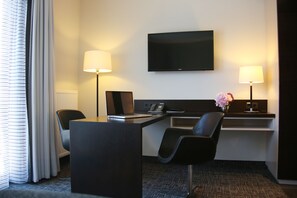 Studio, 1 grand lit, balcon, vue ville