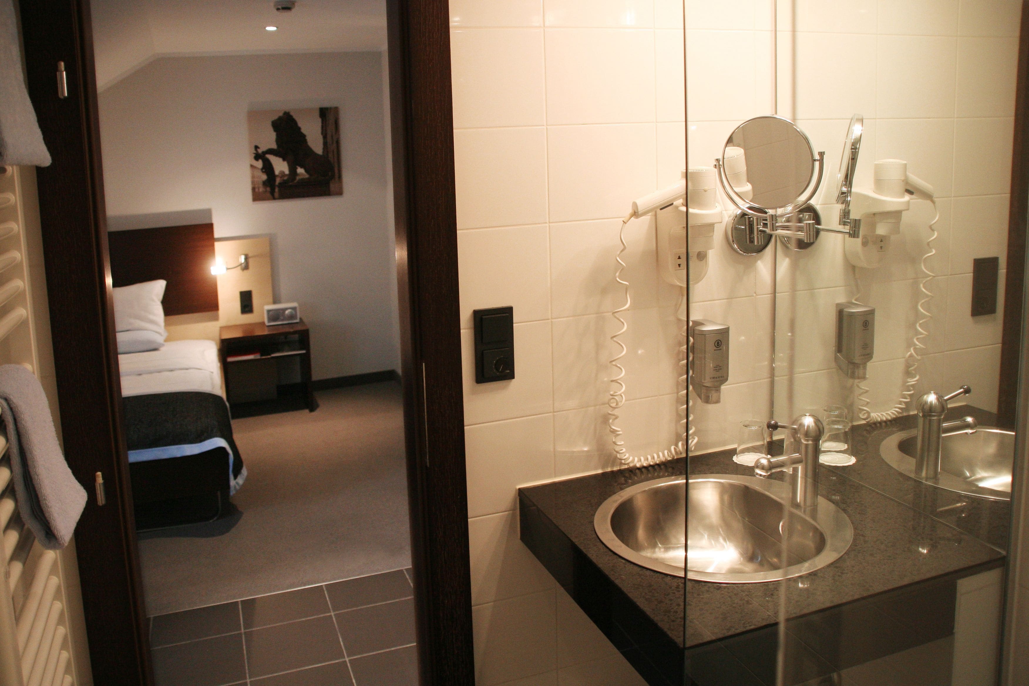 1 bedroom, egyptian cotton sheets, premium bedding, free minibar