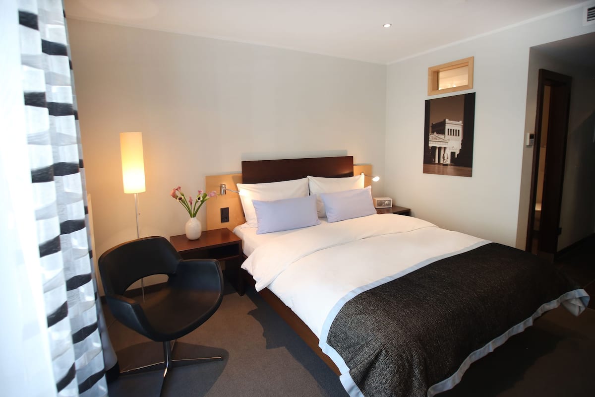 Economy Double Room | 1 bedroom, Egyptian cotton sheets, premium bedding, free minibar