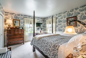 Superior Double Room, 1 Queen Bed, Ensuite | Premium bedding, pillowtop beds, individually decorated