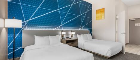 Værelse - 2 queensize-senge - brusekabine med kørestolsadgang - ikke-ryger | Individuelt design, individuel indretning, skrivebord