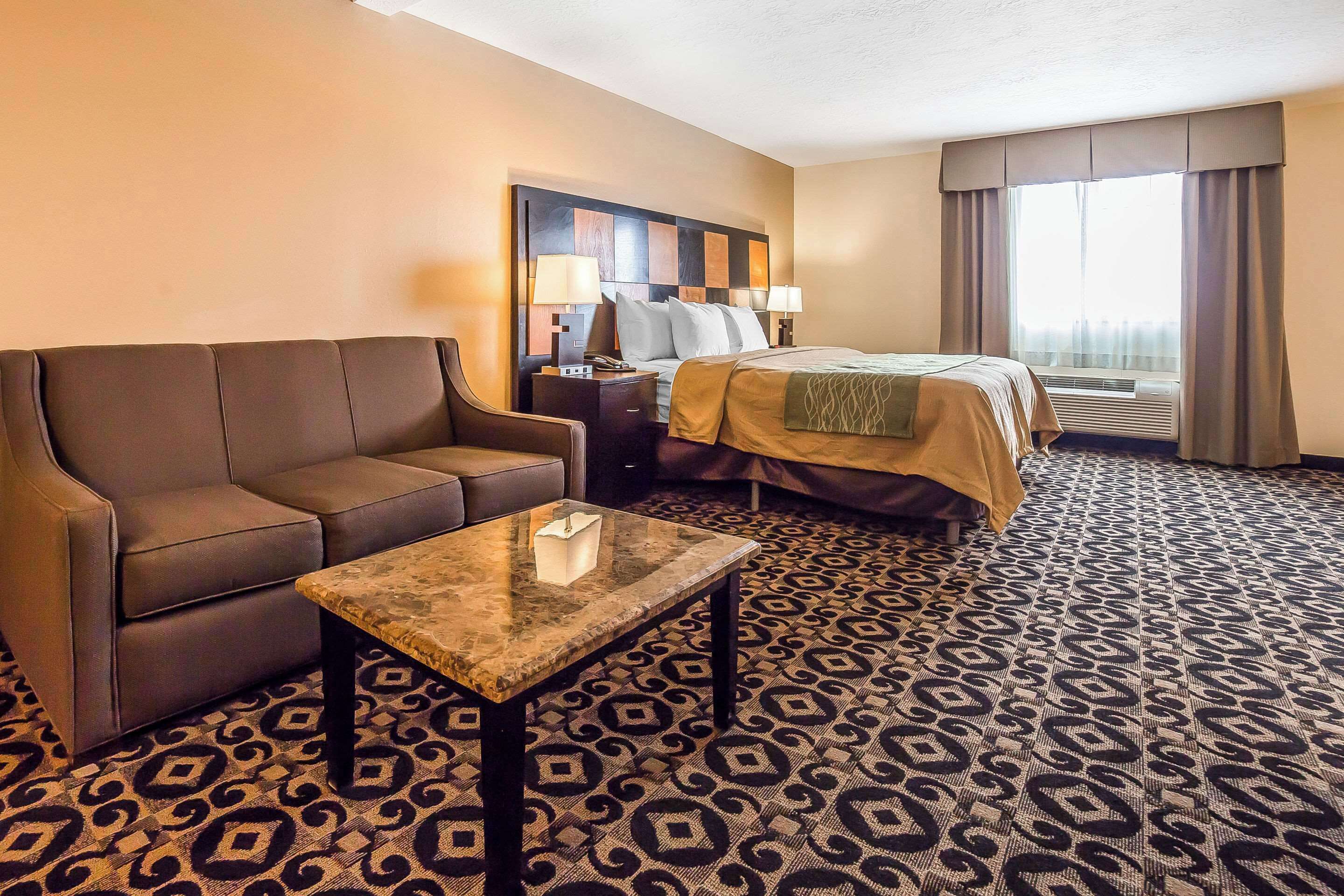 Suite, 1 King Bed, Non Smoking | Individually decorated, individually furnished, desk, iron/ironing board