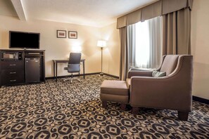 Individually decorated, individually furnished, desk, iron/ironing board - Comfort Inn Ballard-Roosevelt (Roosevelt)