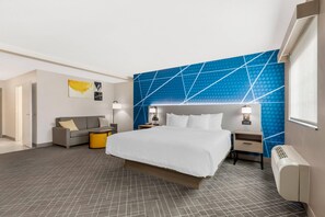 Individually decorated, individually furnished, desk, iron/ironing board - Comfort Inn Ballard-Roosevelt (Roosevelt)