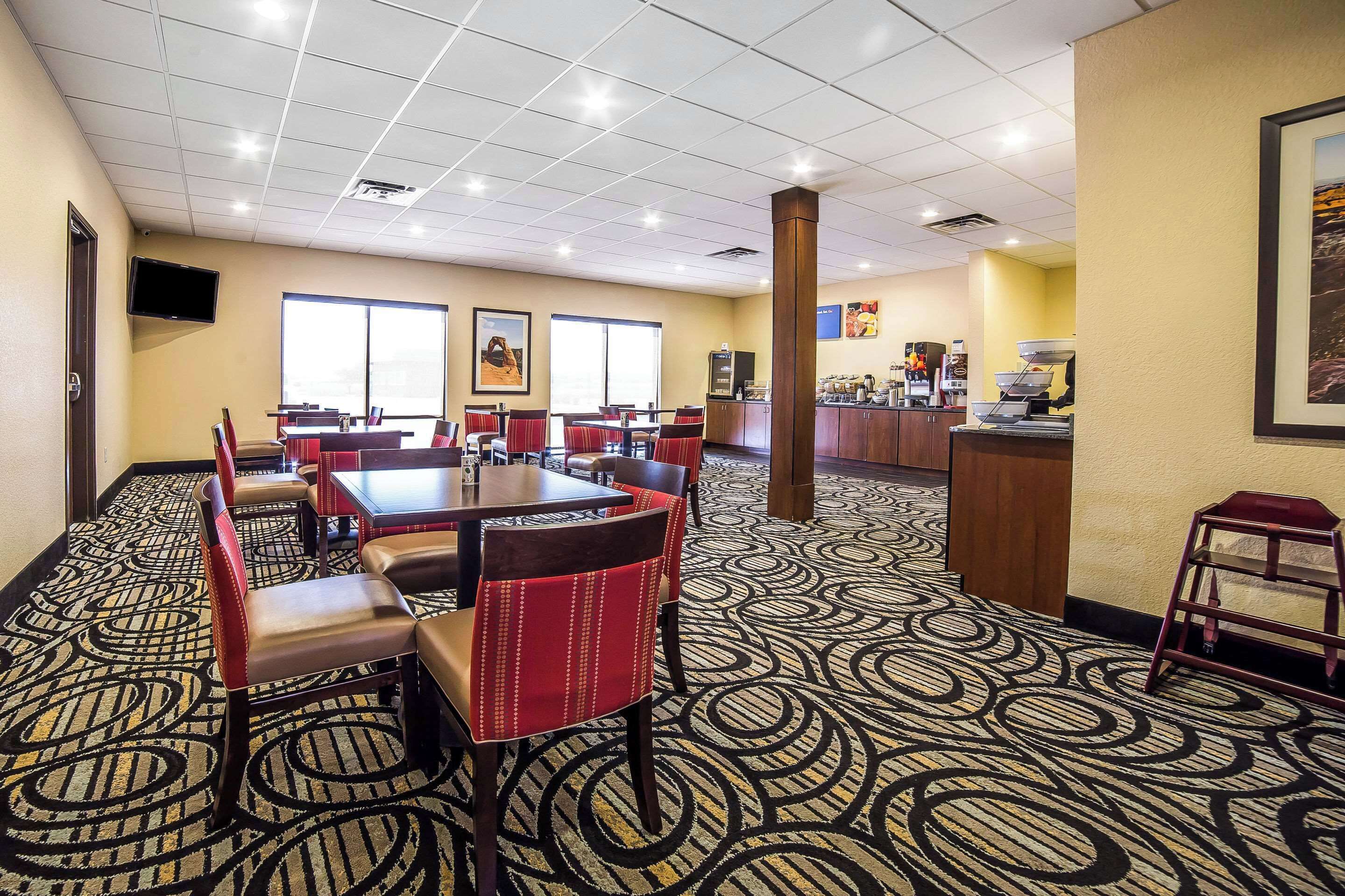 free daily full breakfast