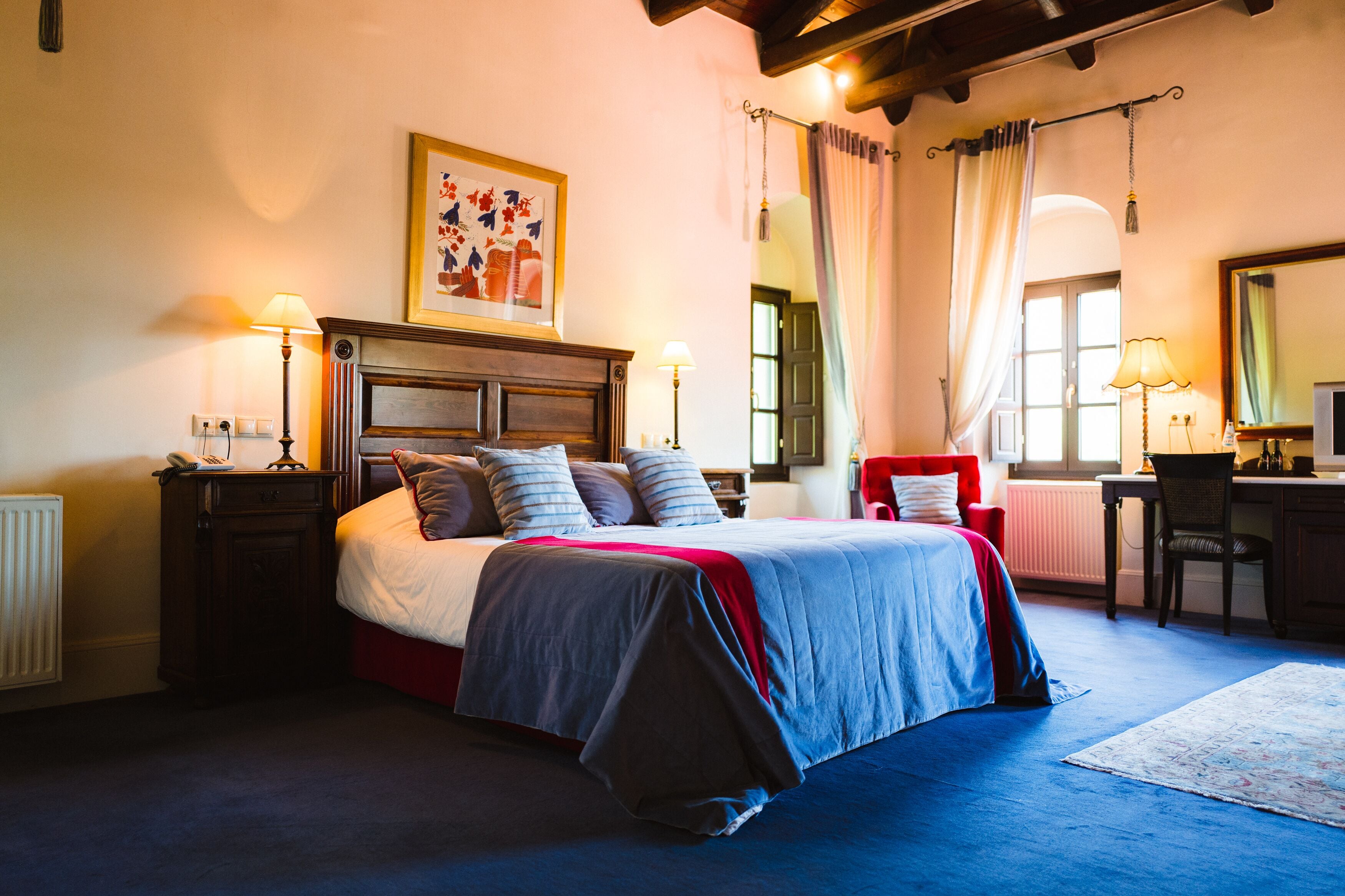 Suíte, vista para a montanha | Frigobar, cofres nos quartos, escrivaninha, quartos à prova de som