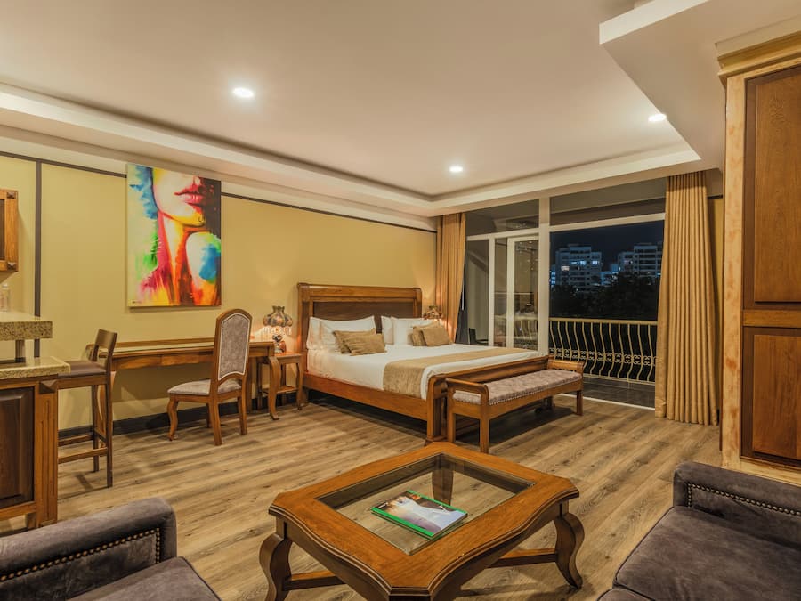 Suite superior, balcón | Sábanas de algodón egipcio y ropa de cama de alta calidad