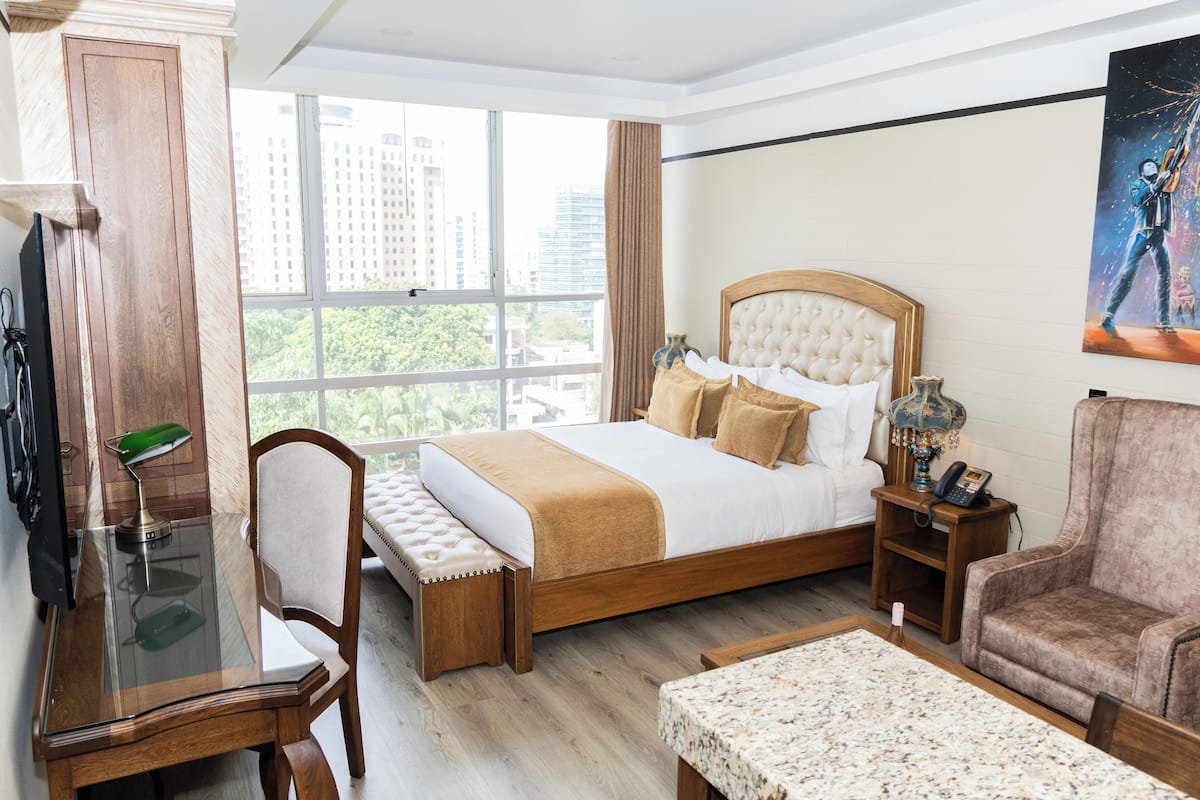 Executive Room | Egyptian cotton sheets, premium bedding, down comforters