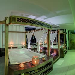 Couples treatment rooms, sauna, hot tub, steam room, Turkish bath