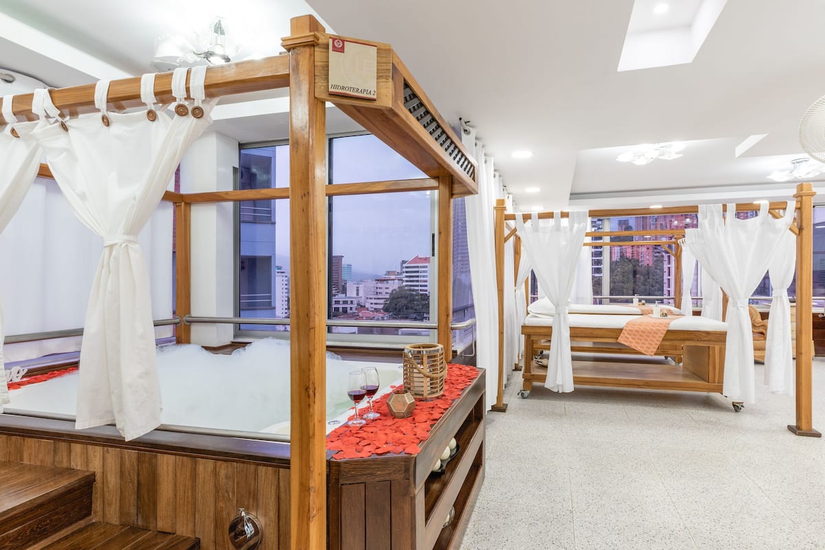 couples treatment room(s), sauna, hot tub, steam room