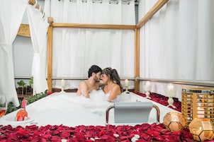 Sauna, hot tub, steam room, 3 treatment rooms