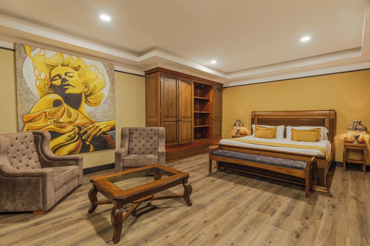 Classic Room | Egyptian cotton sheets, premium bedding, down comforters