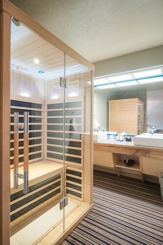 Blue Lakes Inn & Extended Stay