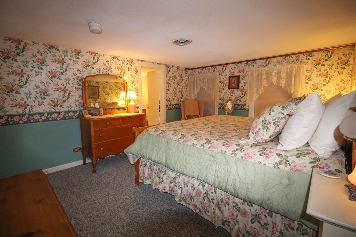 Superior Double Room, Ensuite (Sage) | 1 bedroom, Egyptian cotton sheets, premium bedding
