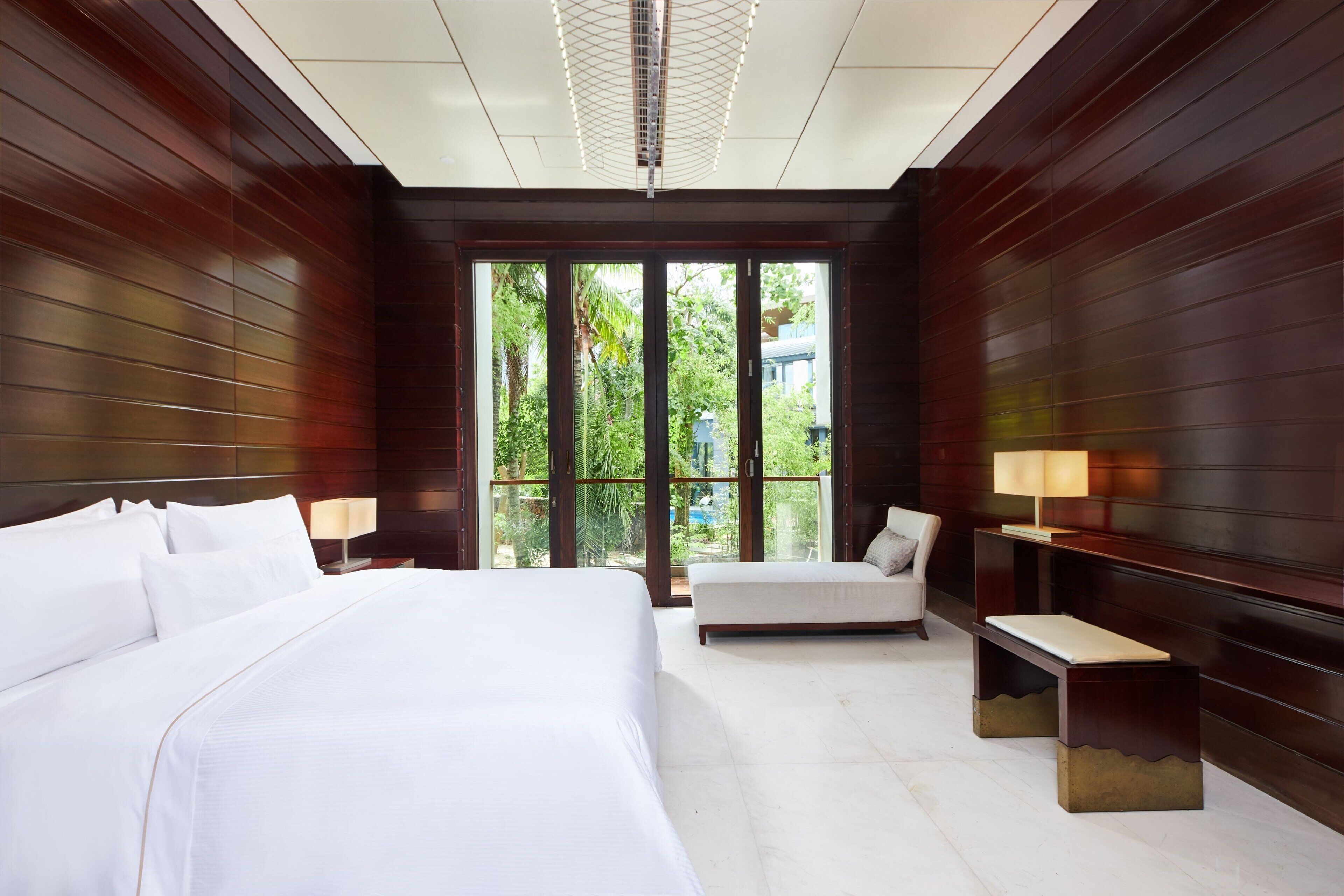 Hochwertige Bettwaren, Daunenbettdecken, Pillowtop-Betten, Minibar