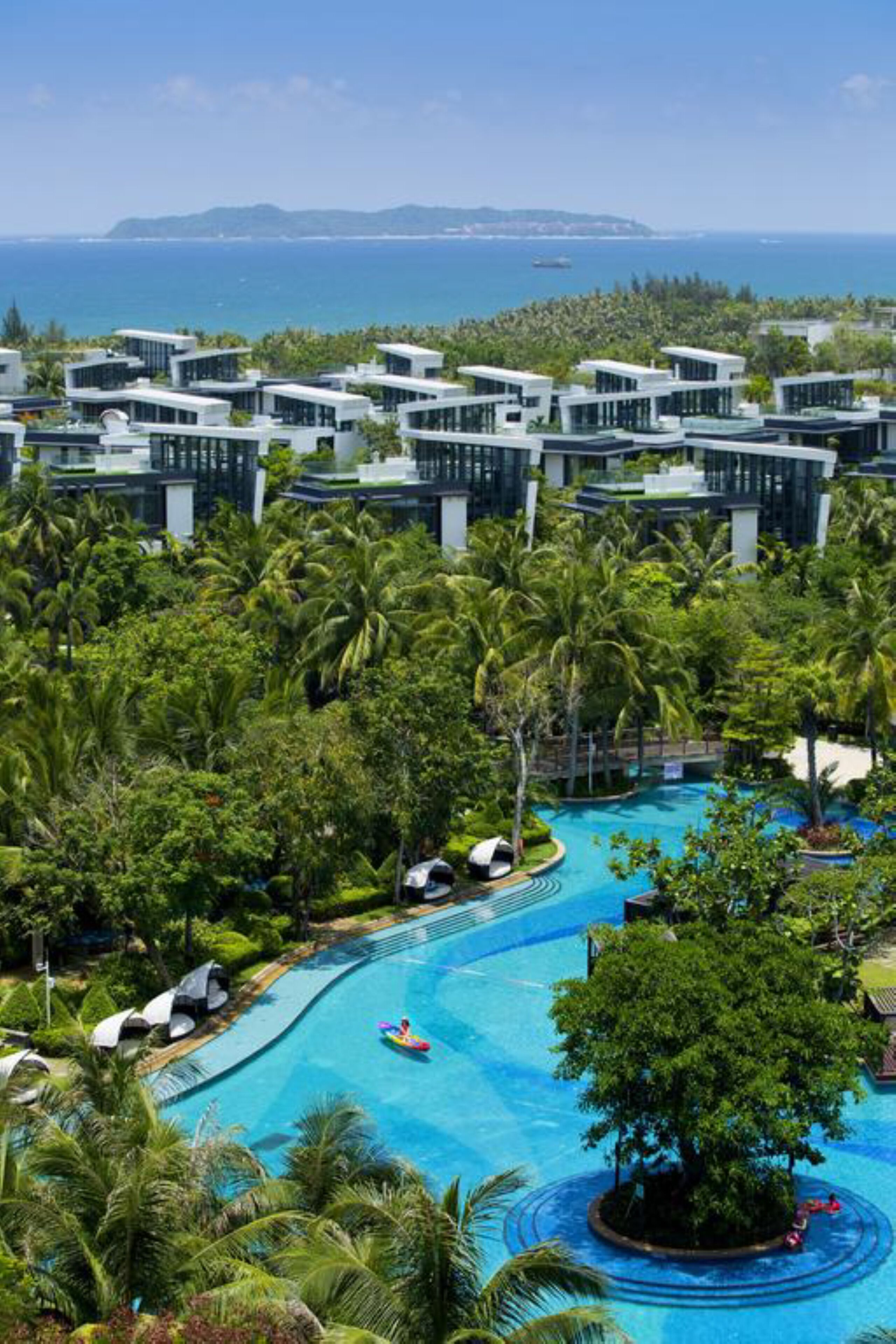 5 Außenpools, geöffnet von 08:00 Uhr bis 21:30 Uhr, Sonnenschirme