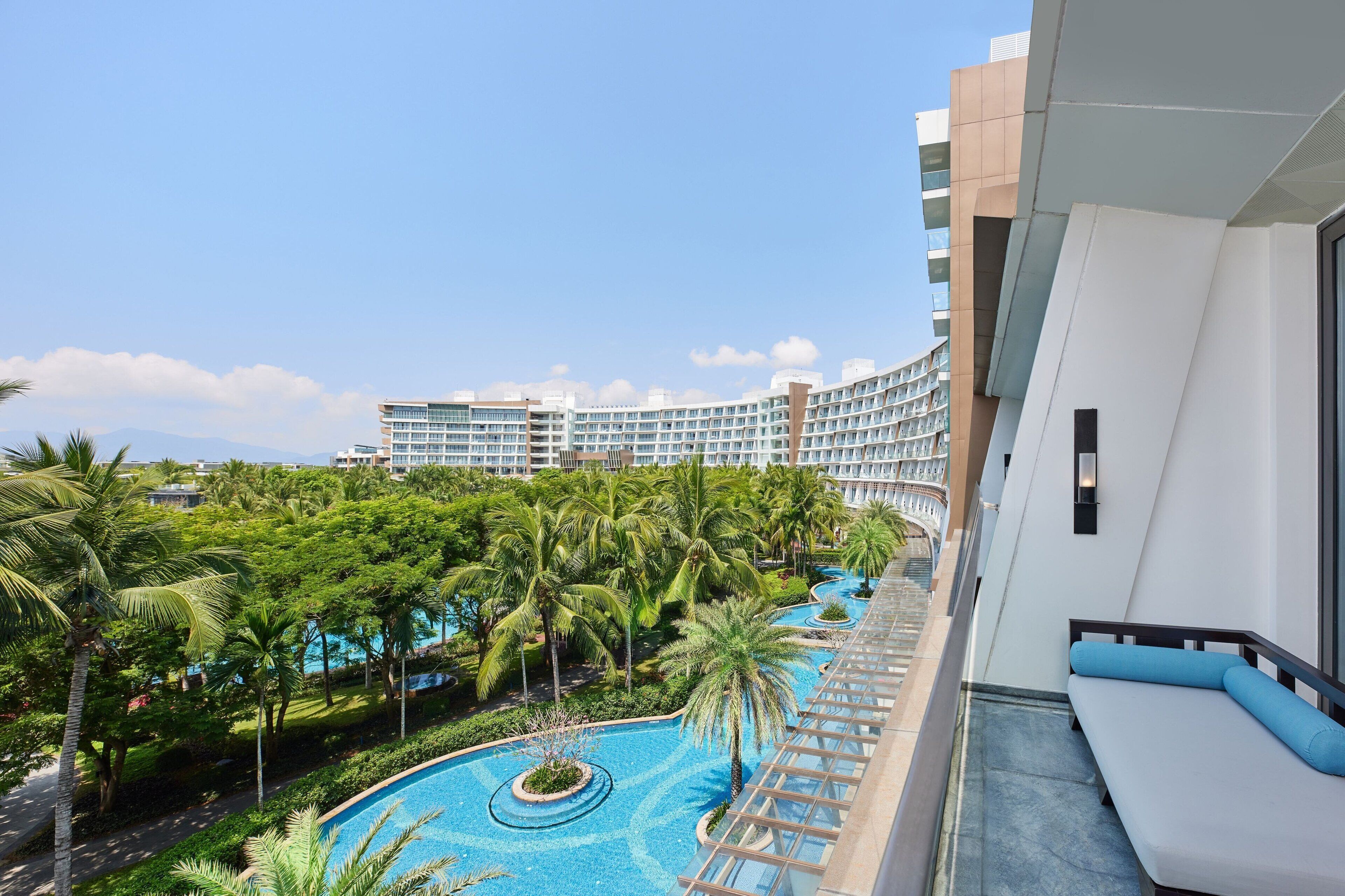 Chambre, 1 très grand lit, balcon, vue lagon | Literie de qualité supérieure, couette en duvet d'oie, surmatelas