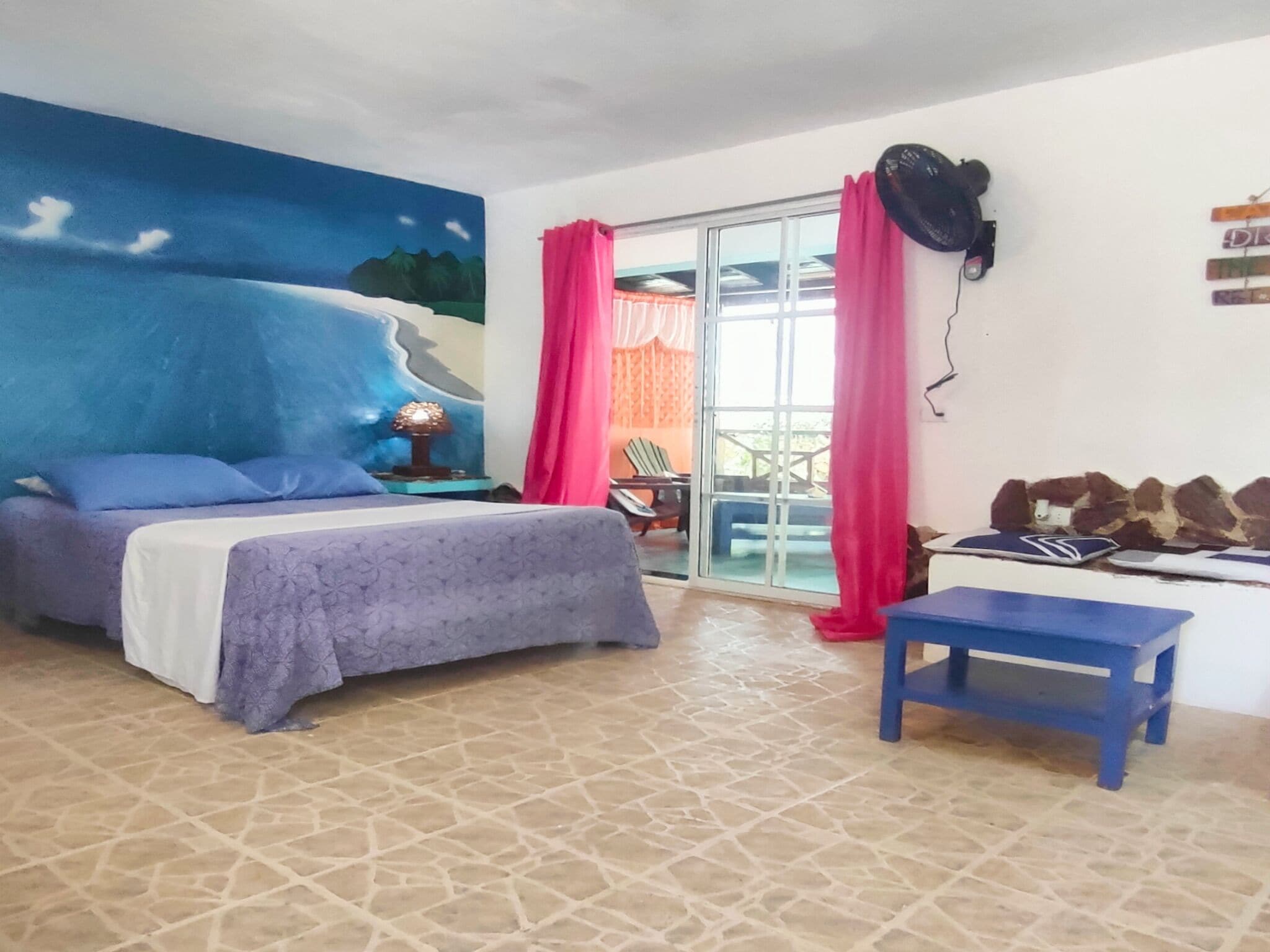 Habitación Deluxe, 1 habitación, vista al jardín, planta baja | Ropa de cama de alta calidad, edredón y camas con pillow-top 