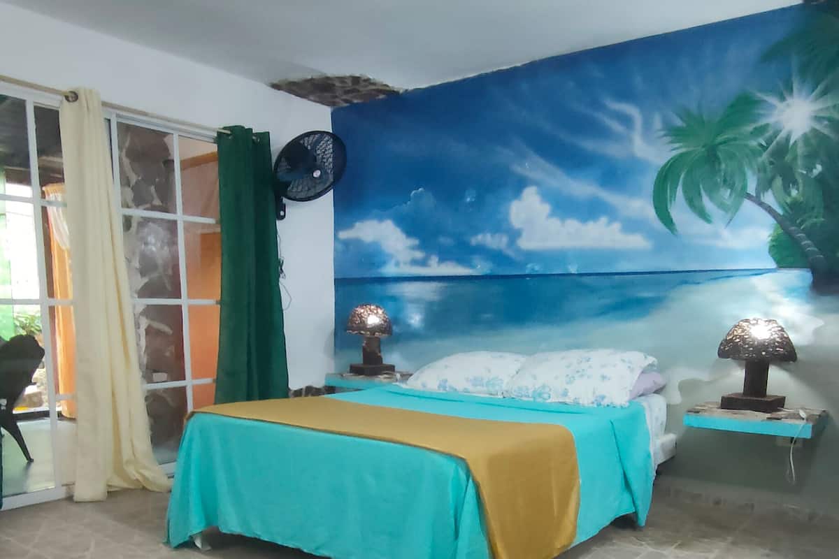 Deluxe-huone, näköala puutarhaan, pohjakerroksessa | Ylelliset vuodevaatteet, untuvapeitot, pillowtop-patjalliset sängyt