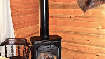 Kabin, 1 kamar tidur (Bear's Den) | Area keluarga | Perapian