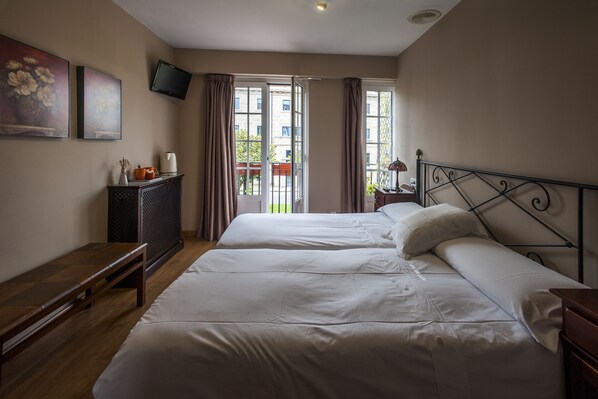 Free cribs/infant beds, free WiFi