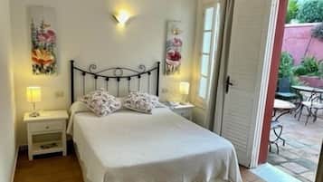 Muebles diferentes, wifi gratis y ropa de cama