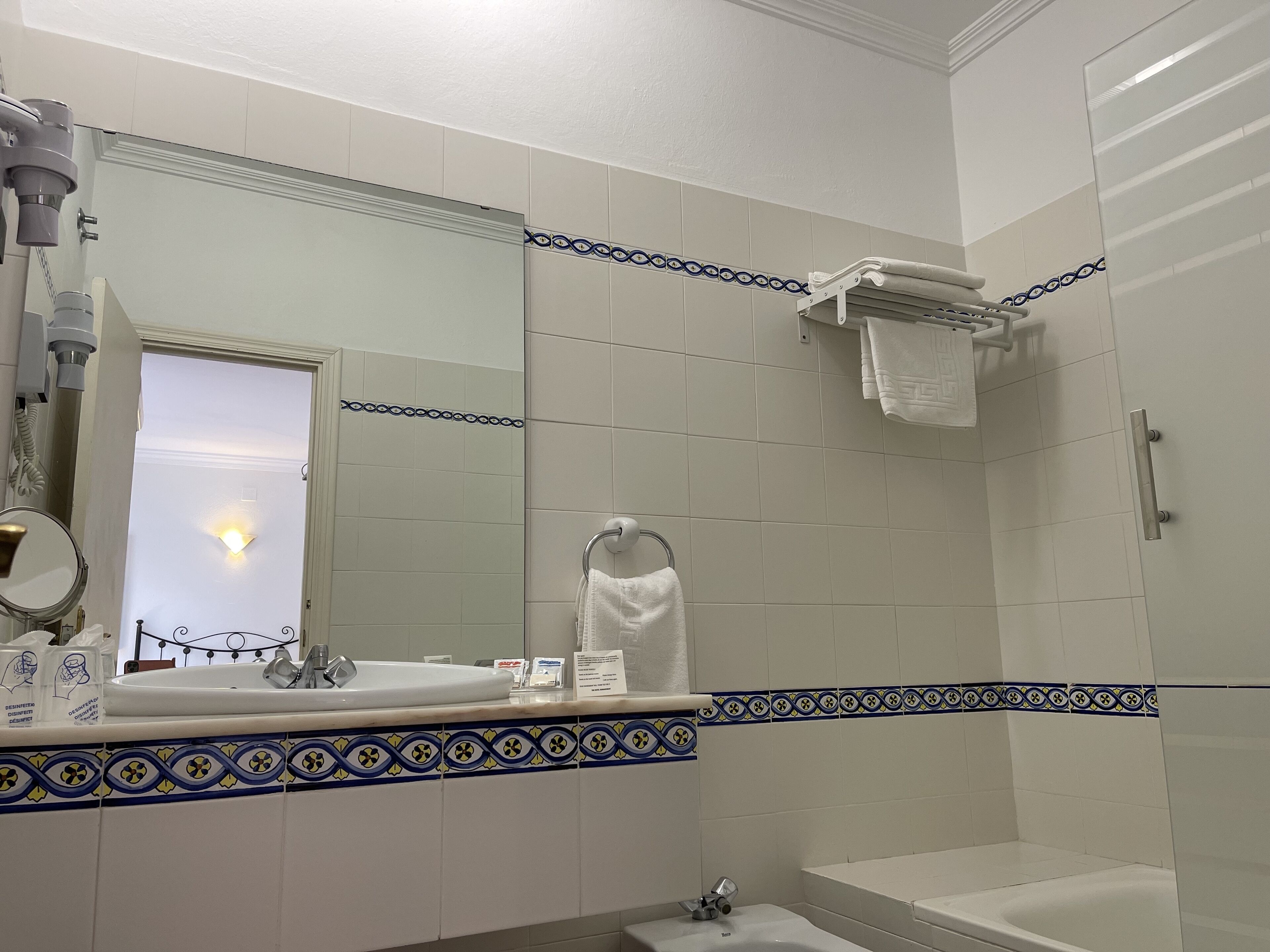 classic double or twin room, terrace | bathroom | shower, towels