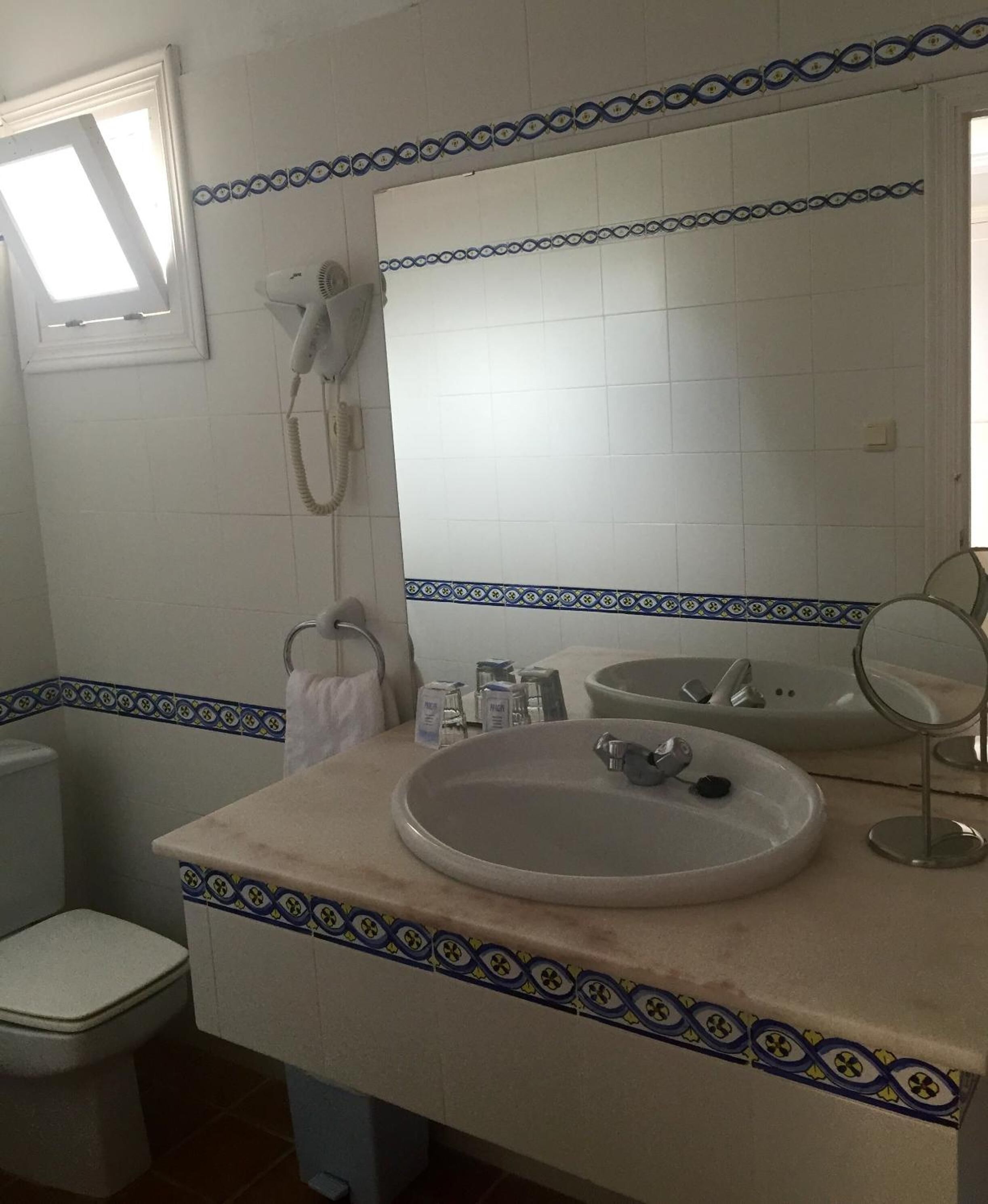 classic double or twin room, terrace | bathroom | shower, towels